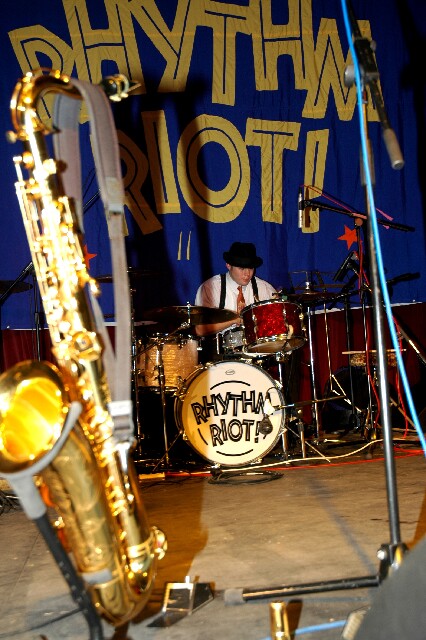 min 2005 11 27 riot 099
